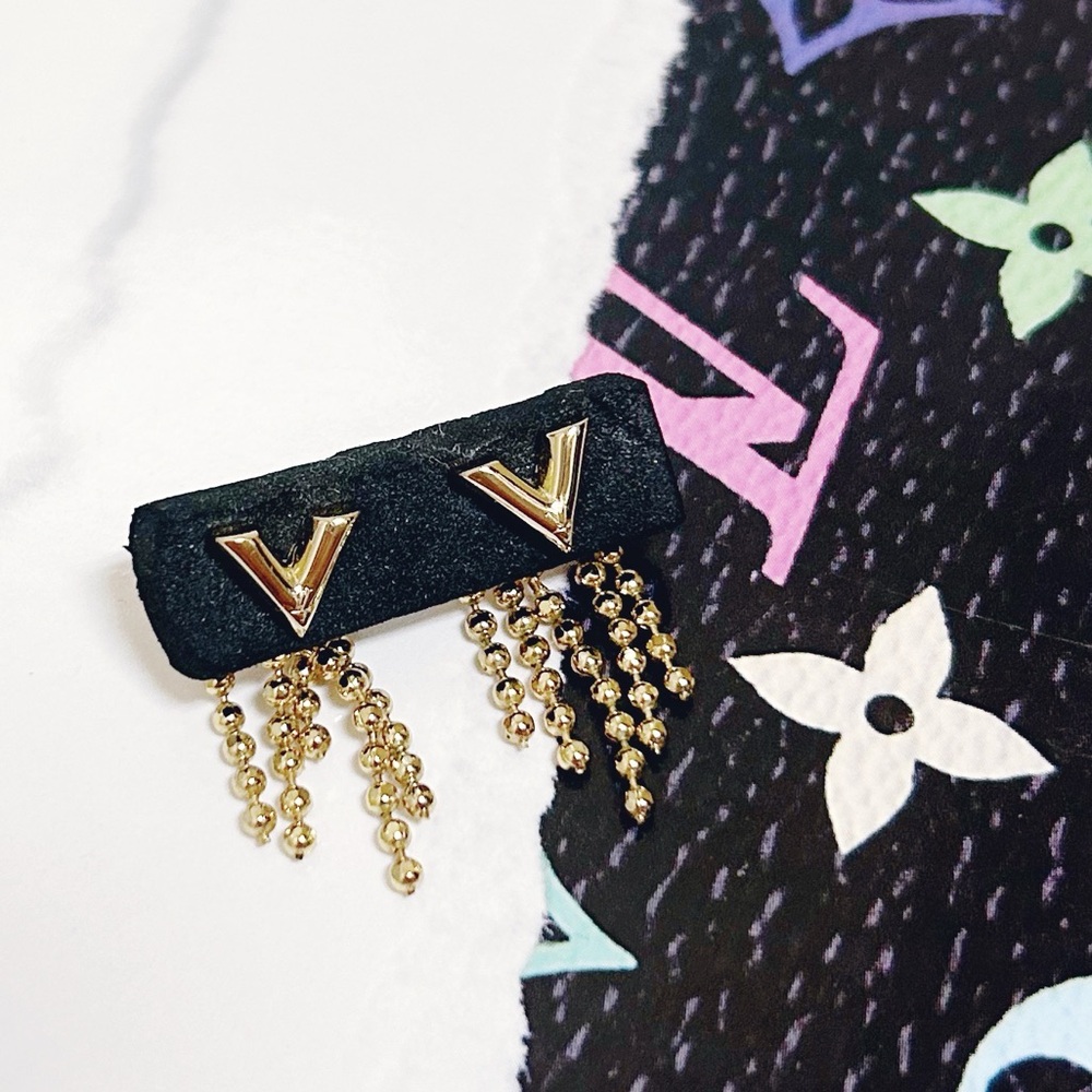 Authentic Louis Vuitton HTF Essential V Boucle Fringe Gold tone Earrings - Picture 7 of 13